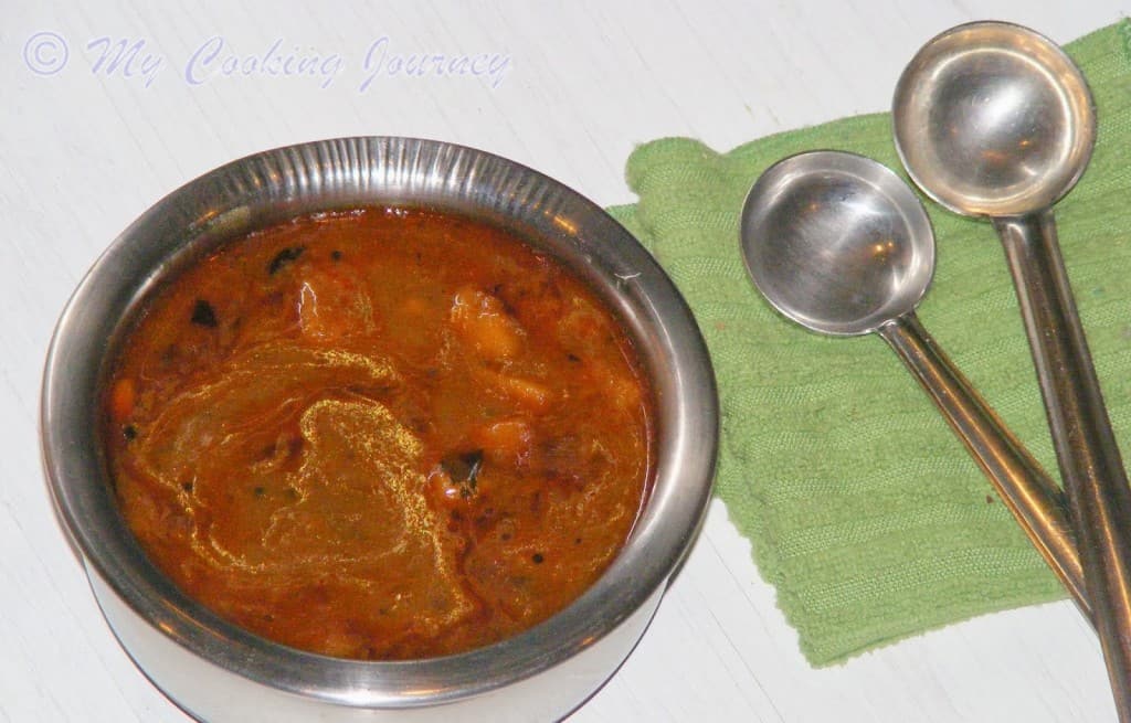 Parankikai Vathal kuzhambu in a bowl