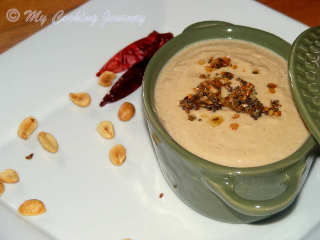 Peanut chutney with peanuts.