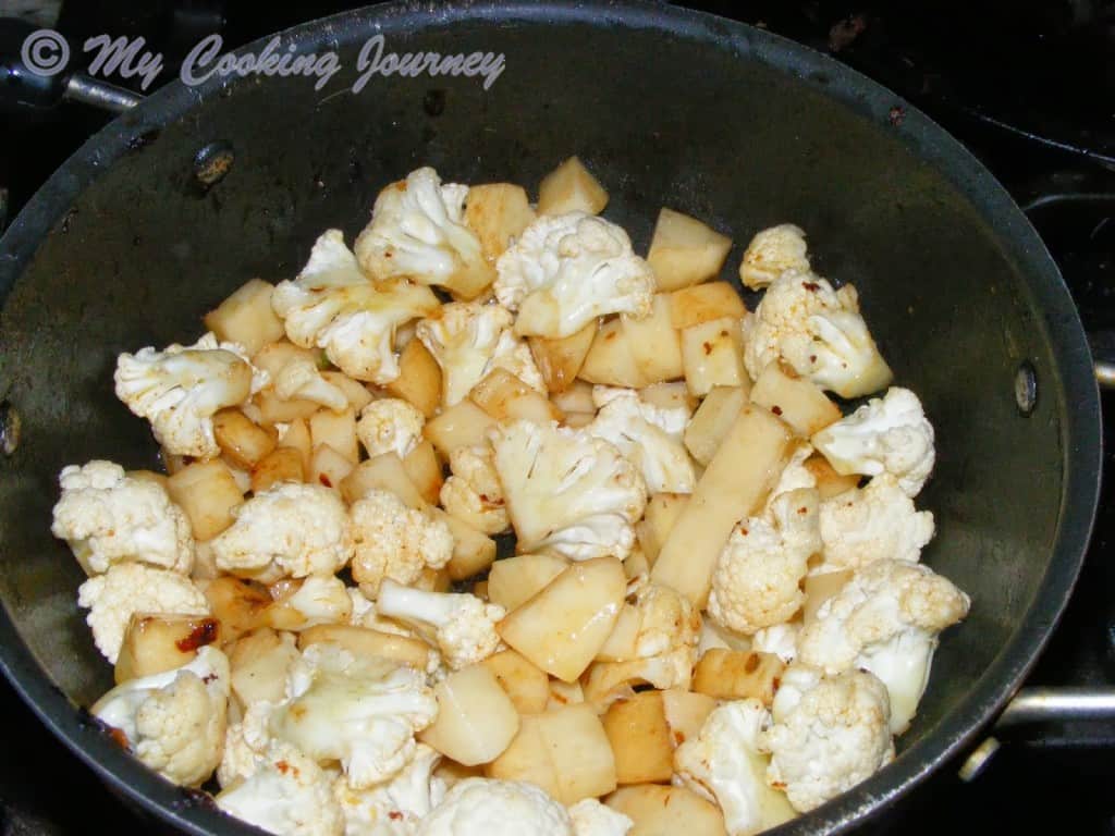 making the vegetable gravy