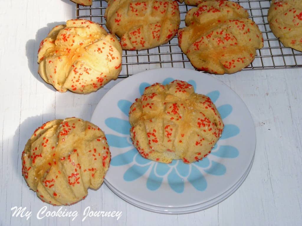 Japanese Melon Pan in a decorative plate and cooling rack