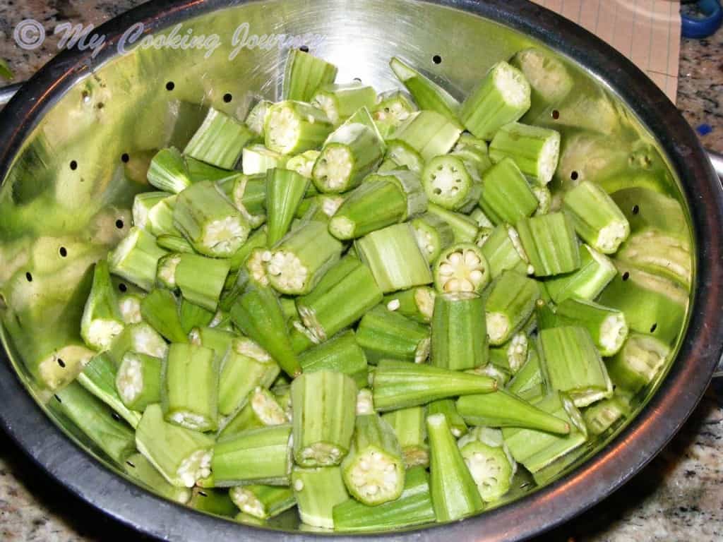 Chopped okras in a bowl