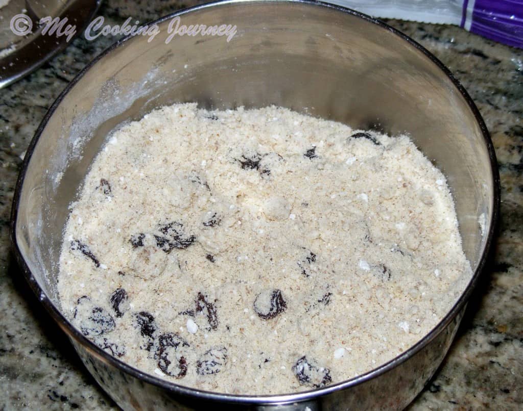 Adding raisins in mixture
