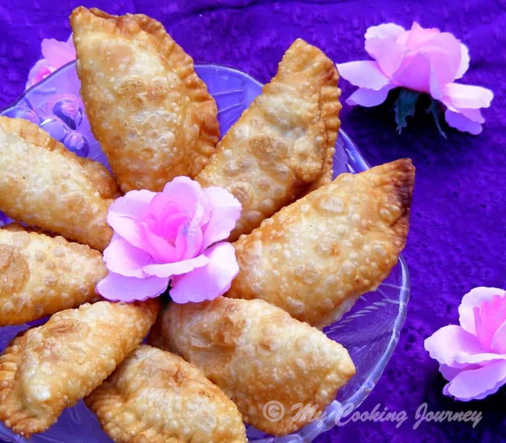 Kusli decorated with flower in a dish