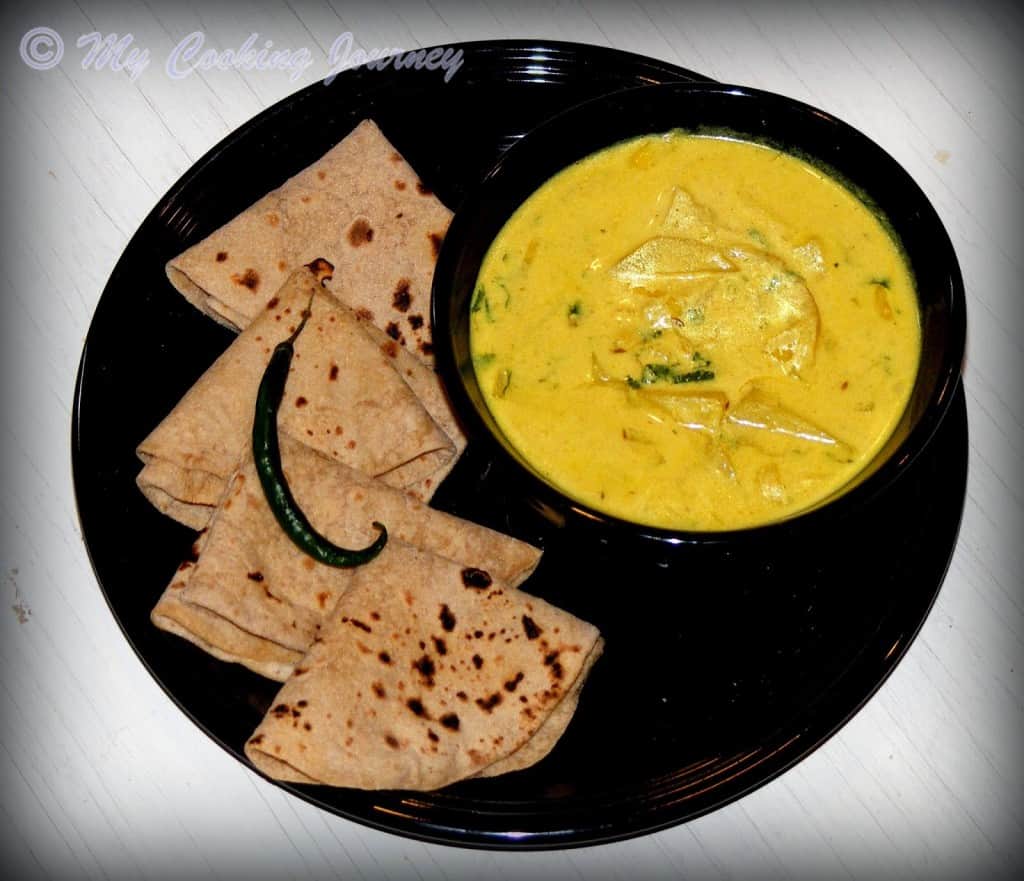 Aloo Palda with roti and green chilies