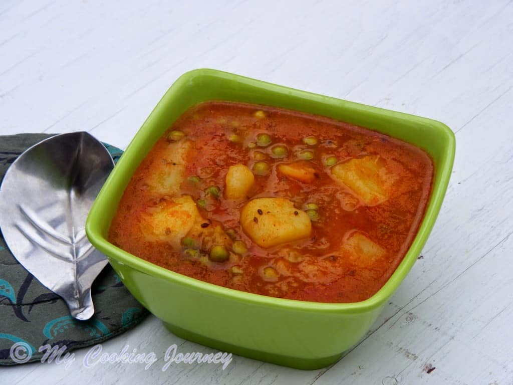 https://mycookingjourney.com/2014/04/benarasi-aloo-matar-rasedar-aloo-matar.html