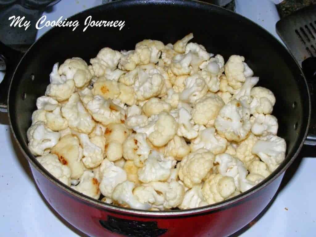 Adding cauliflower in pan