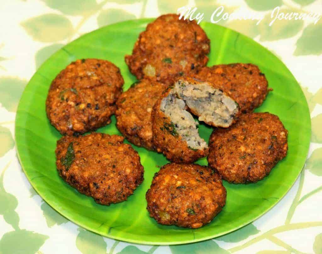 Serve Lobia Vadai with Chutney or Ketchup