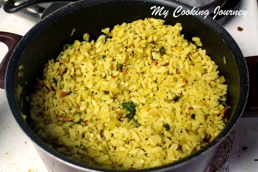 Cooking Aval Upma in pan