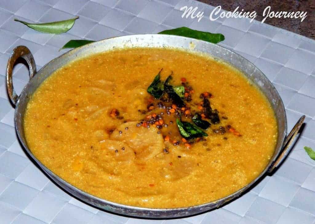 Mullangi Vendhaya Sambhar with some seasonings