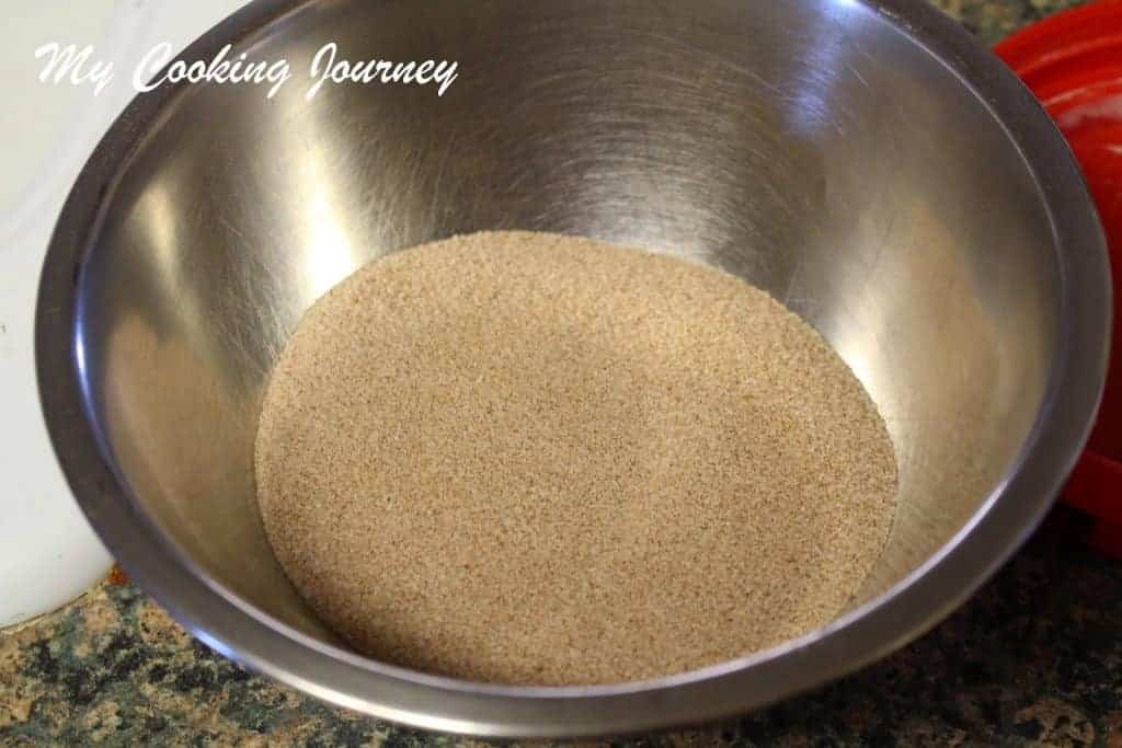 Mix the cinnamon and sugar powder in a bowl