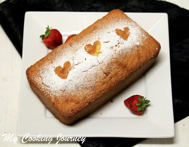 Vanilla Pound Cake served with strawberries