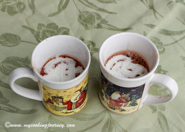 Hot chocolate in two cups