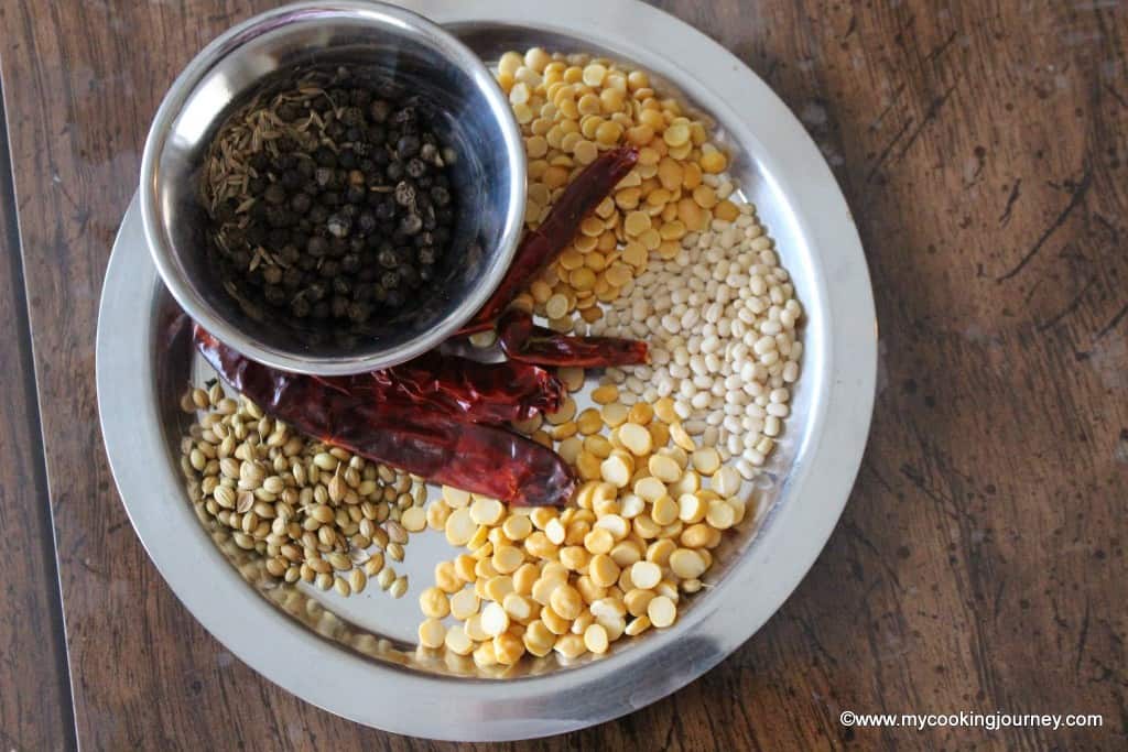 Ingredients to grind for Milagu Kuzhambu