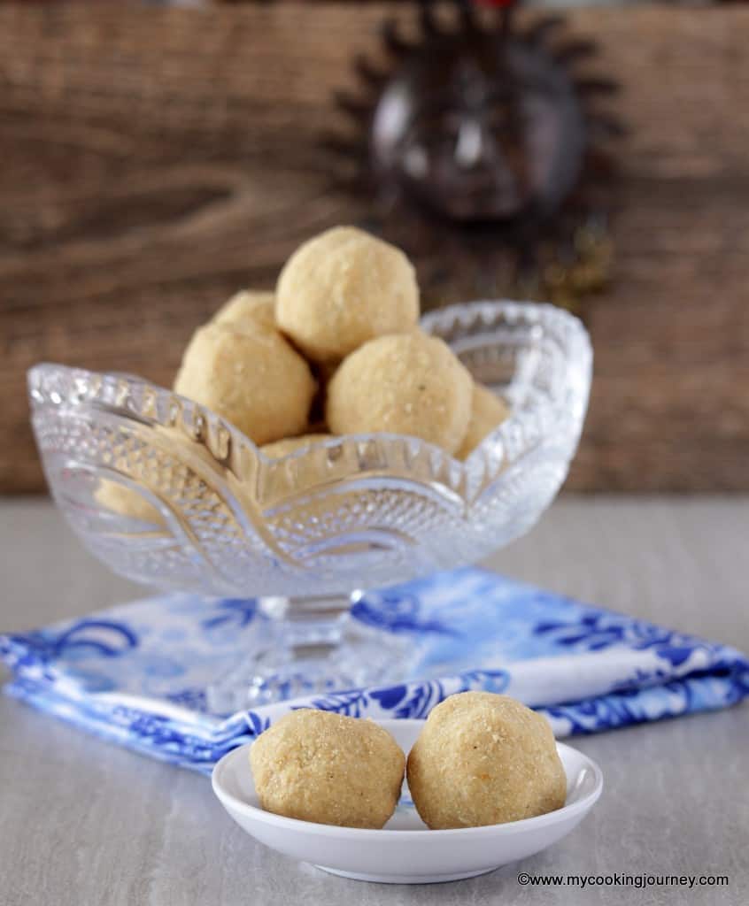 two sesame balls in a plate with more in the background