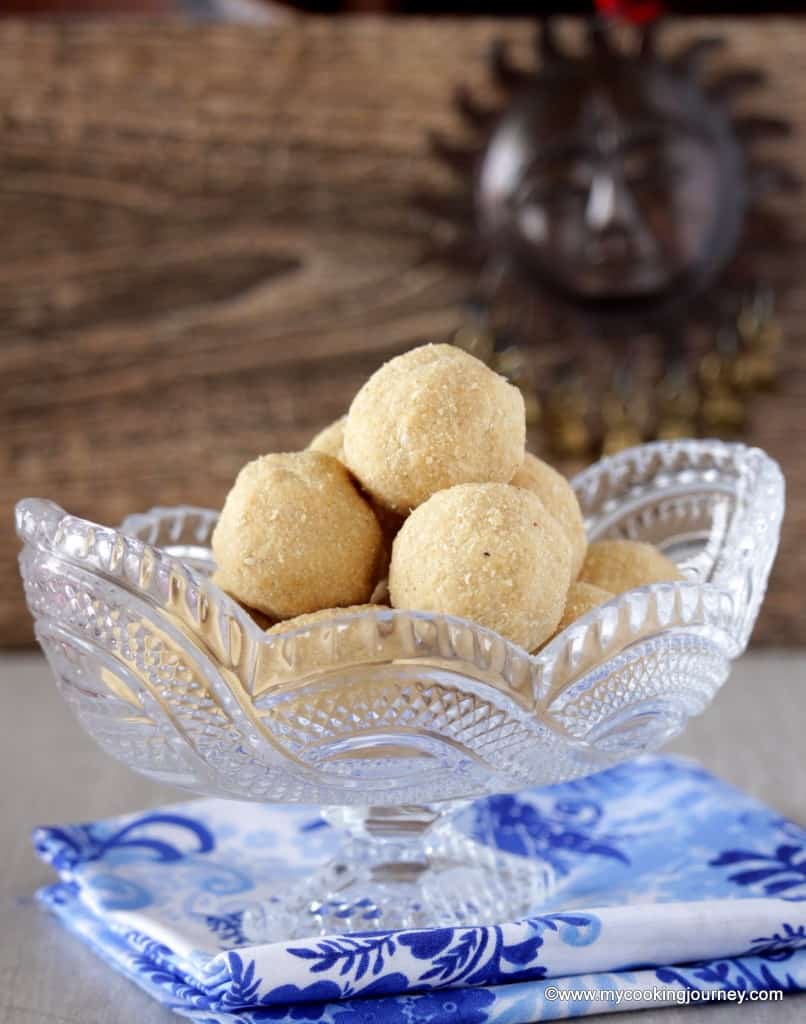 Sesame ladoo in a bowl