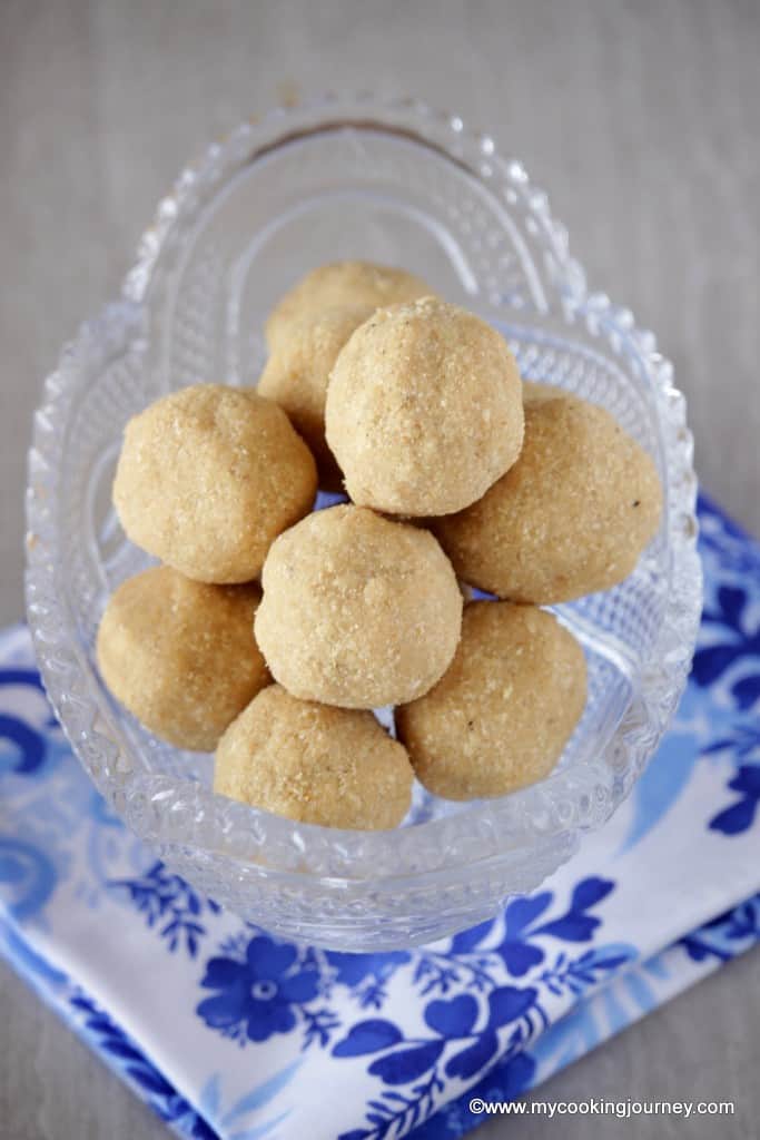 Top view of sesame / ellu ladoo