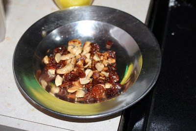 Fry Cashews and Raisins