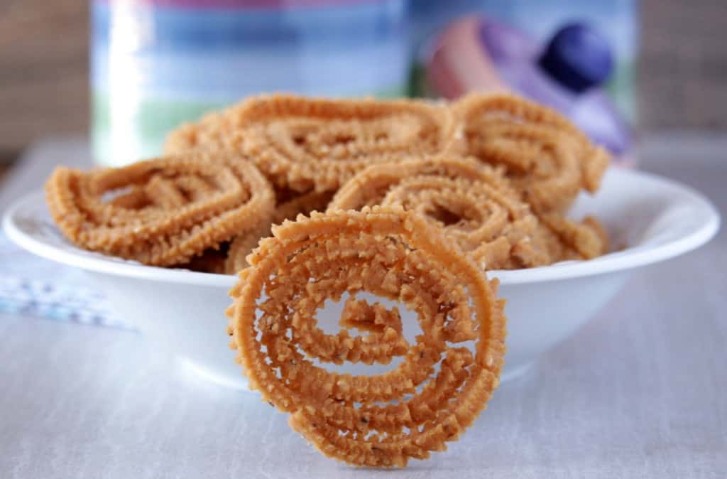 Manapparai Murukku in a white bowl