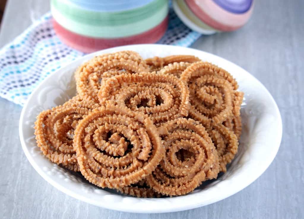 Manapparai Murukku served in a bowl