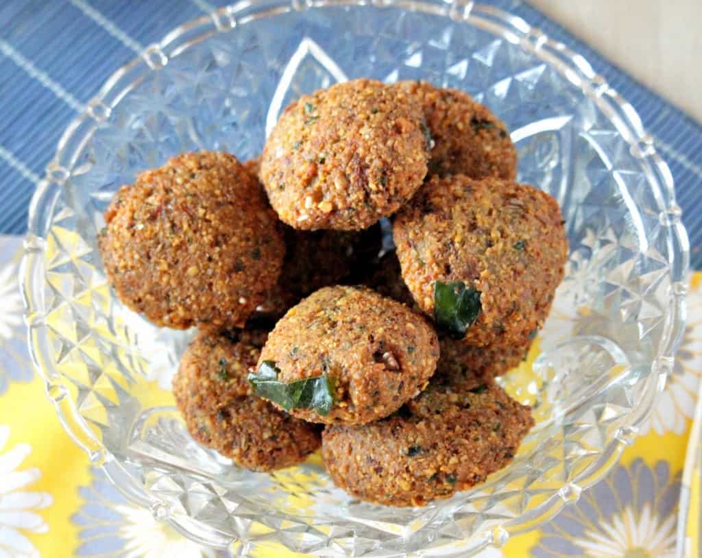 Vazhaipoo Vadai in a glass bowl