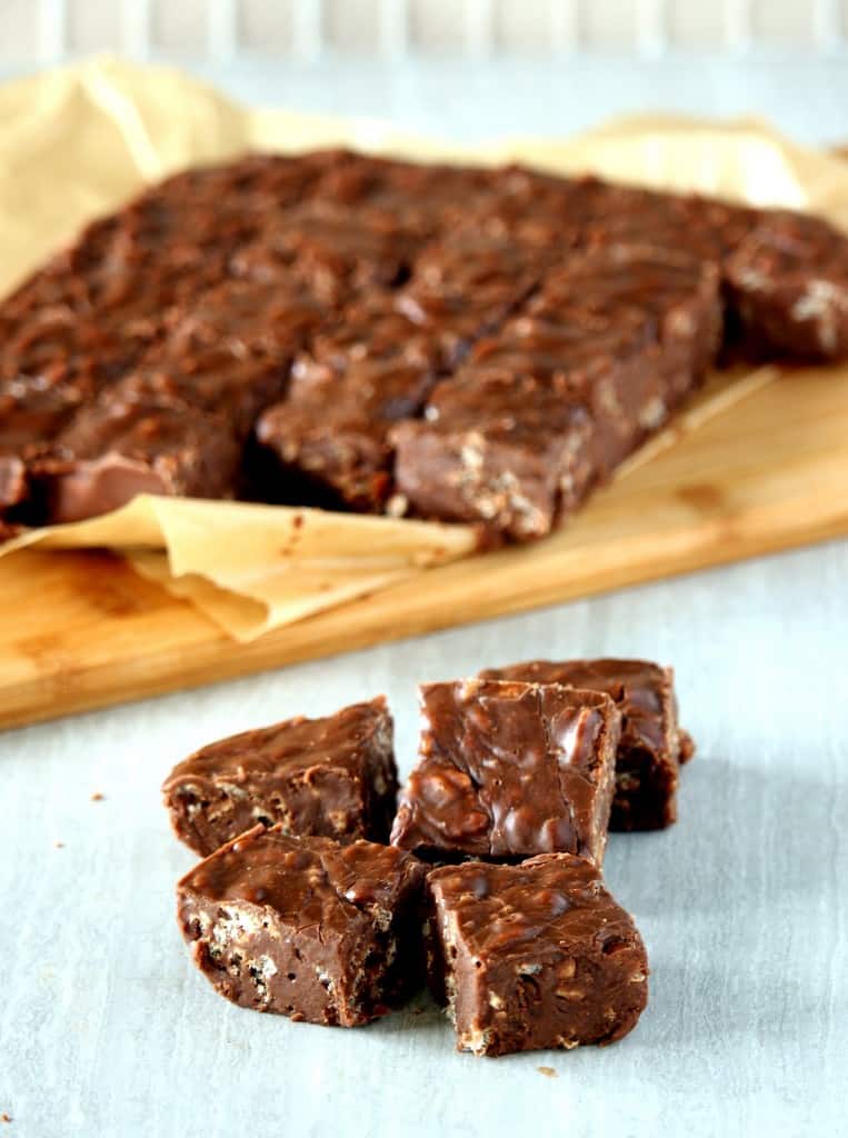 Crunchy 3 Ingredients Chocolate Fudge cubes