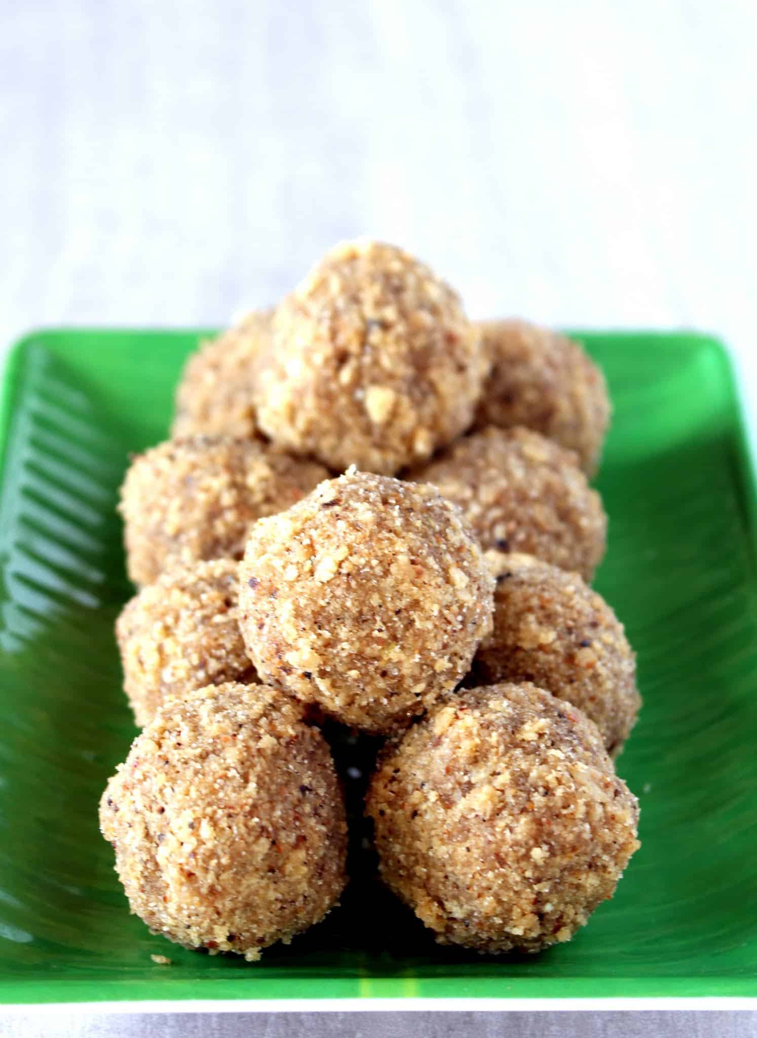 Policha Laddu – Policha Ladoo – Laddu Made from Left-over Chapathi – Chapathi Ladoo Policha Laddu
