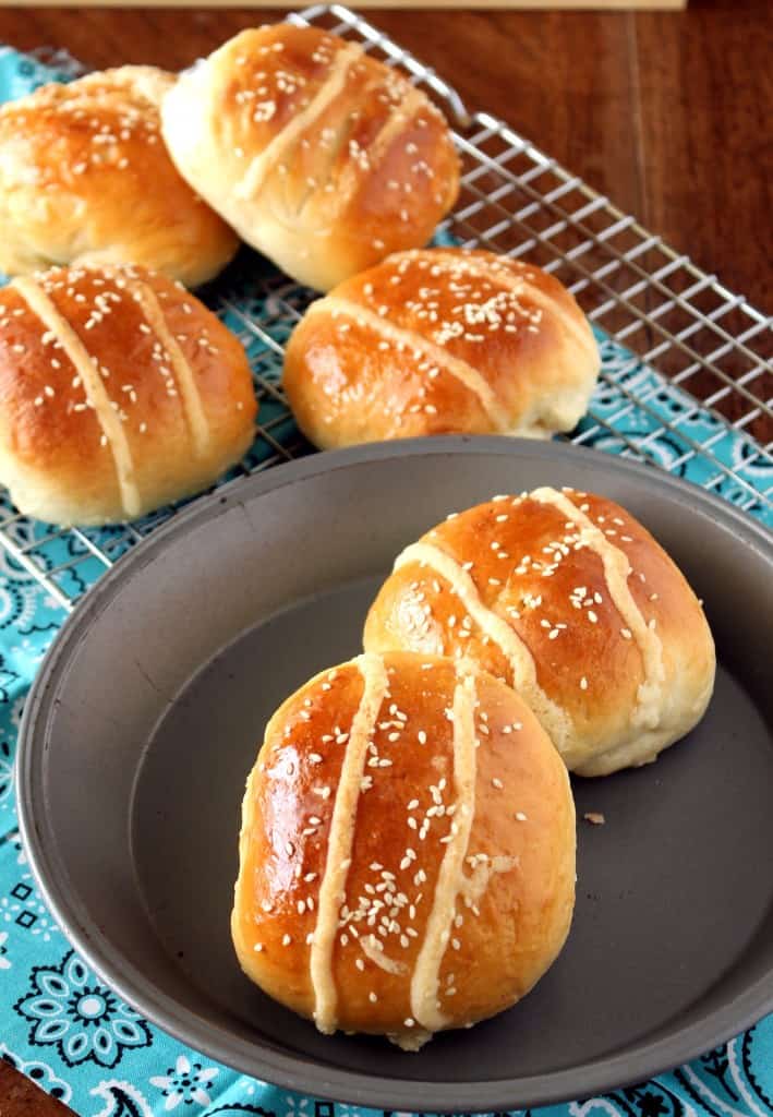 Gai Mei Bao – Chinese Cocktail Buns – Chinese Coconut Buns in a wire rack