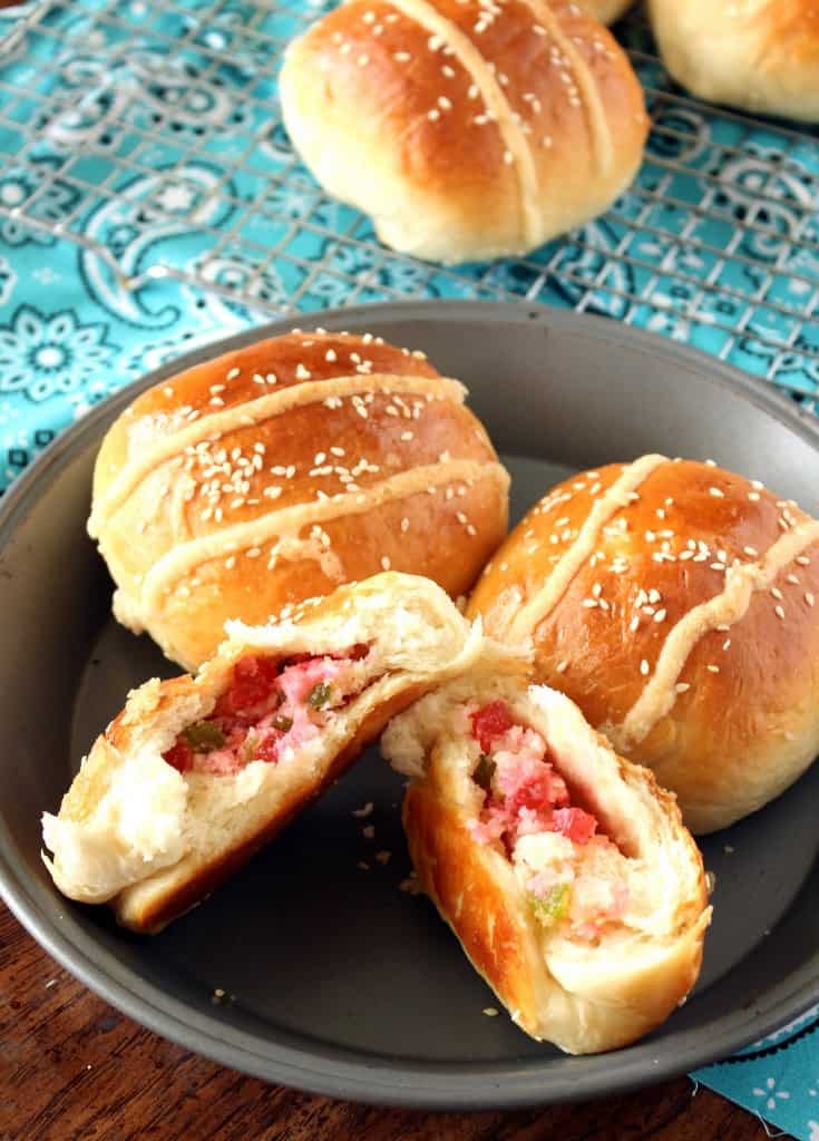 Gai Mei Bao – Chinese Cocktail Buns in a Plate