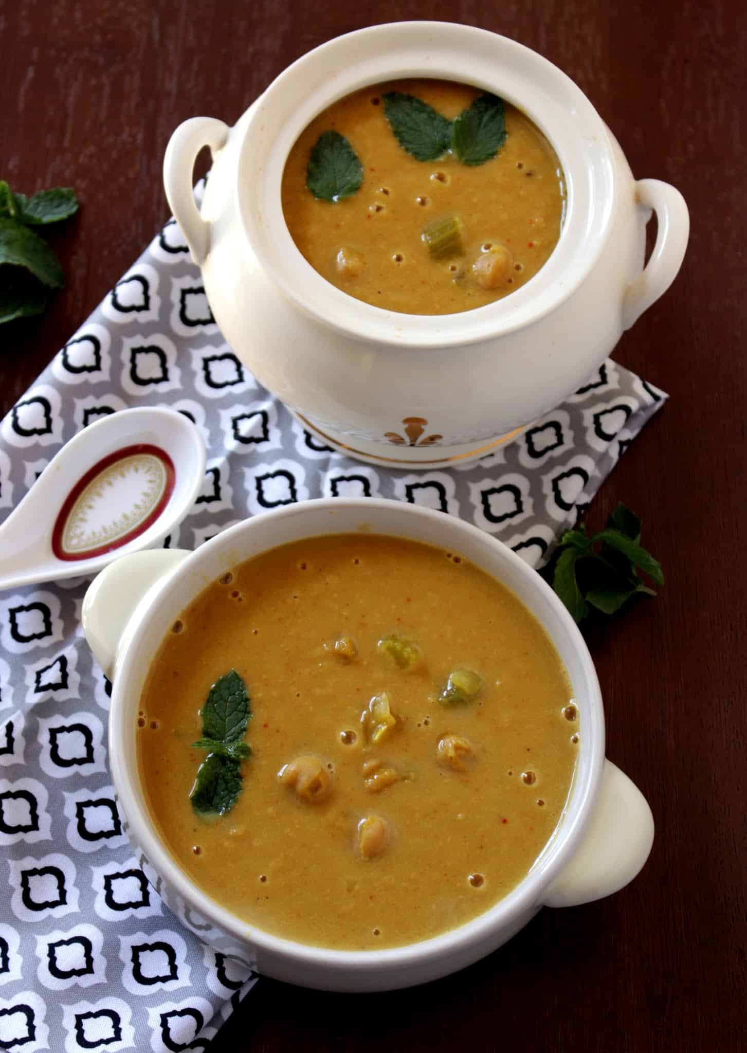 Middle Eastern ChickPeas Soup with spoon