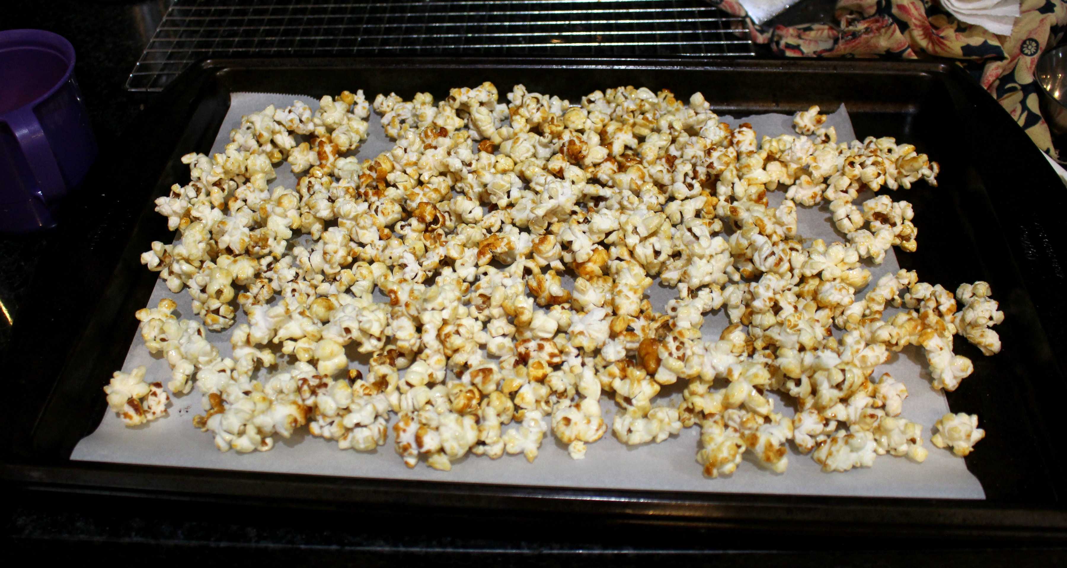 Spreading popcorn in a tray