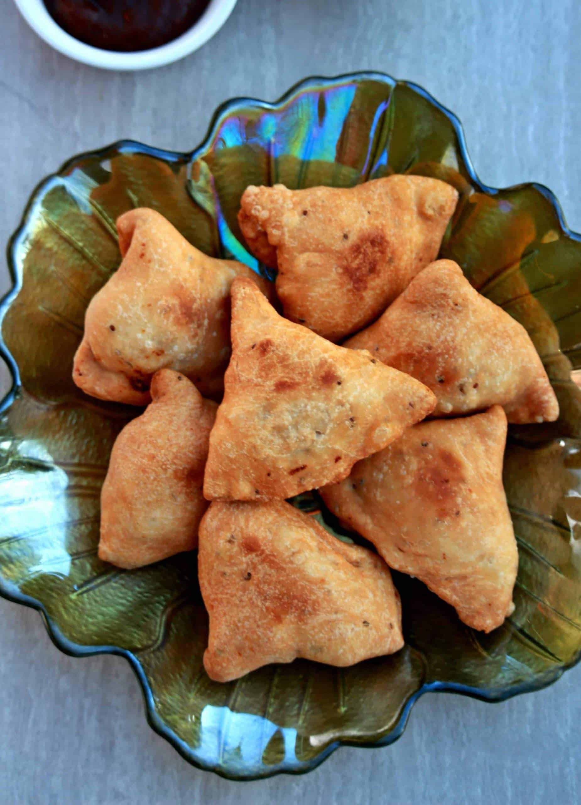 Samosa in a bowl