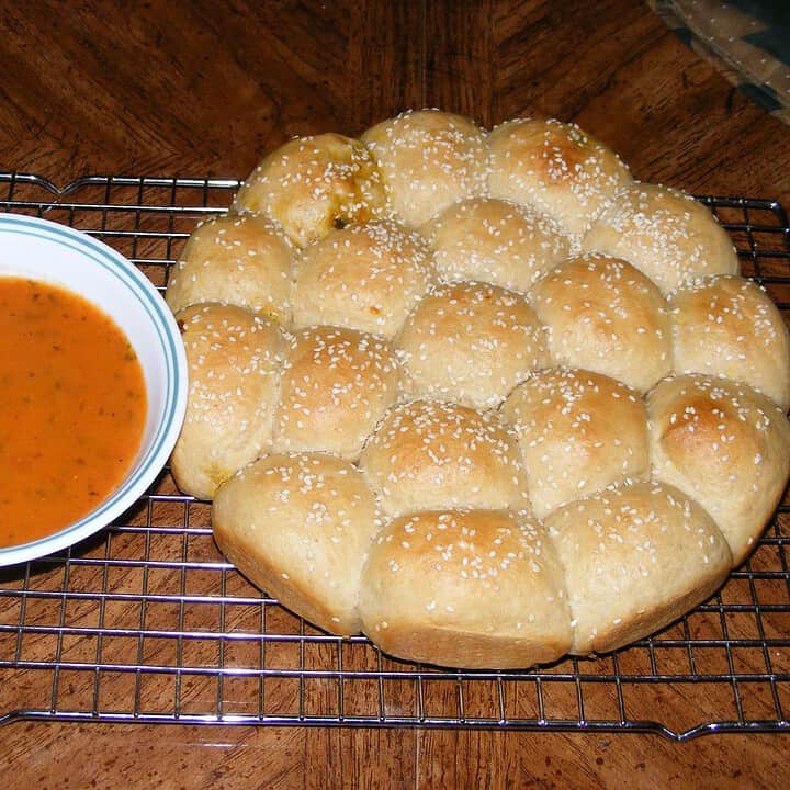 Honeycomb buns with roasted tomato soup on the side - Feature Image